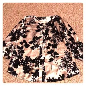 FINAL! Must go by 8/15 V-neck, 3/4 sleeve blouse.